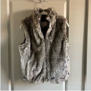 Banana Republic - faux fur vest. Size: small. Worn once.